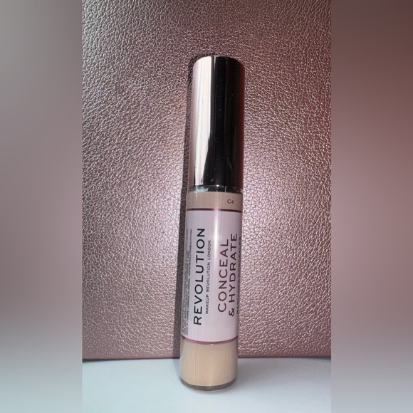 Revolution Cream Concealer Radiant Finish Shade C4 
Medium/Full Coverage Vegan - Picture 3 of 4